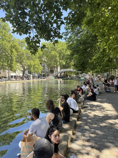Partiers at Saint Martin Canal