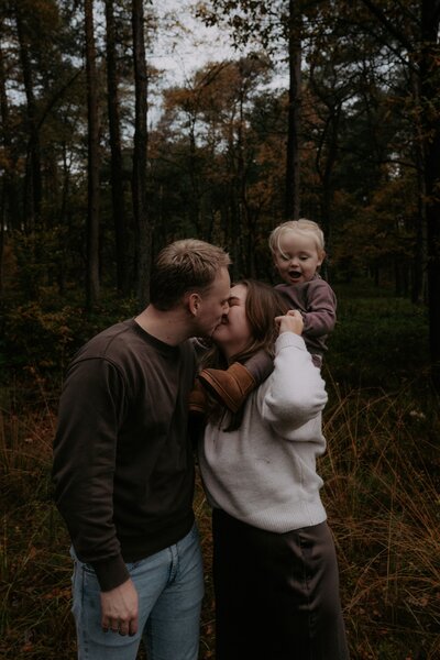 Moeder met zoontje op de Ginkelse hei Ede