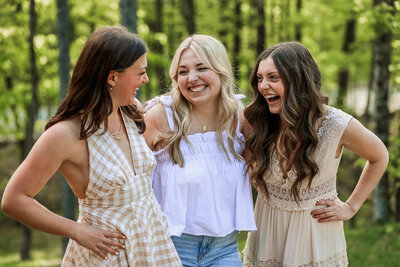 Seniors laughing together | Senior Portraits