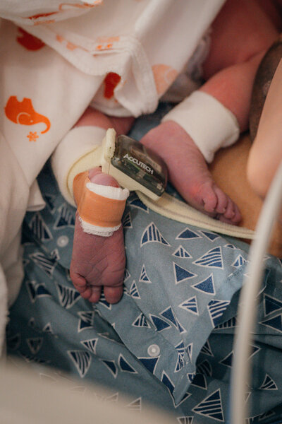 newborn baby foot in hospital by birth photographer
