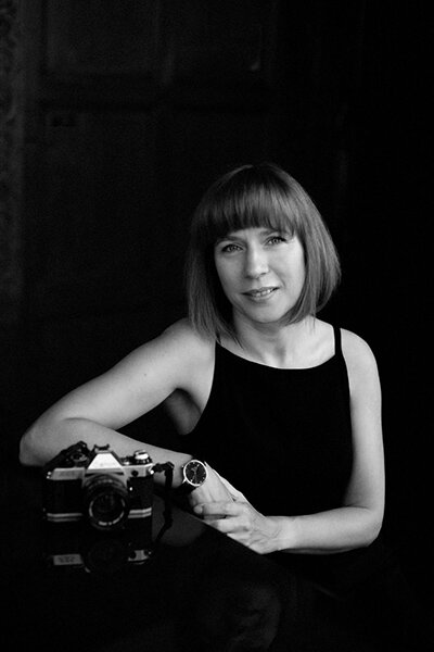 london wedding photographer headshot in black and white, a woman with a film camera