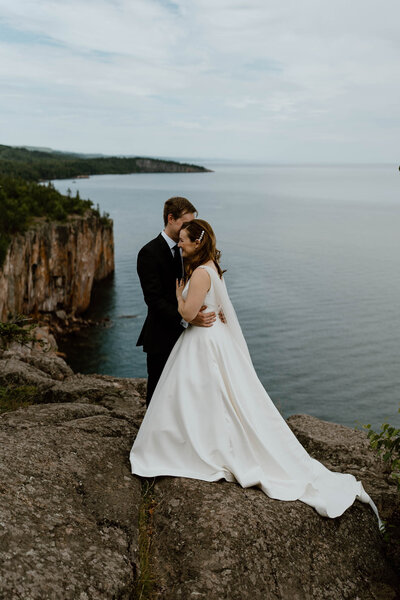 Small wedding Bluefin Bay Tettegouche State Park Minnesota S+N-315