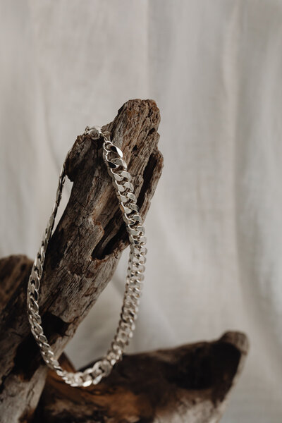 kaboompics_silver-jewelry-wood-and-marble-29630