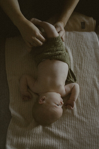 baby med mamma / newborn baby with mother.