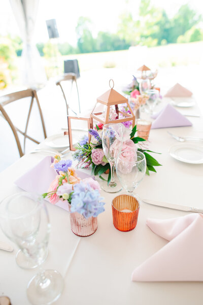 Glen-Ellen-Farm-Frederick-MD-wedding-florist-Sweet-Blossoms-lantern-centerpiece1
