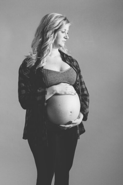 lady holding baby bump in black and white