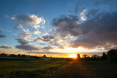 sunrise-big-colorado-sky-clouds-farm-hobby-ranch-brighton-boulder-castle-rock-denver