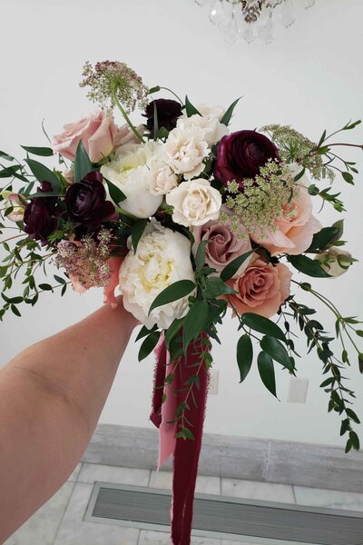 Elegant and flowy romantic wedding flowers