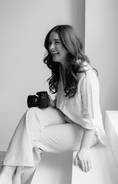 Black & white photo of PNW wedding photographer Siobhan Lynette