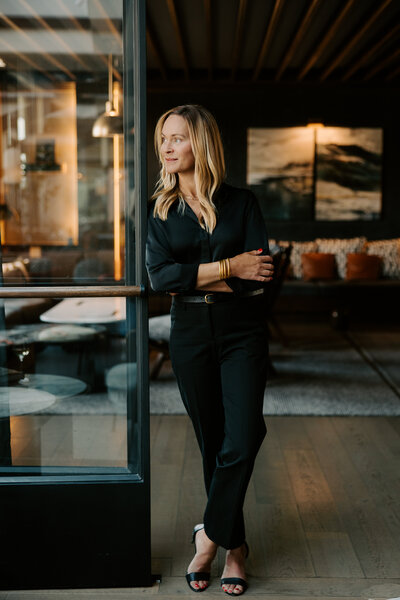 Jenni Maroney is a Courses Creation Coach for Female Entrepreneurs