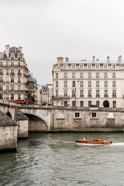 Romantic Vows in the City of Love: Our editorial wedding photography services extend to France, capturing the enchanting moments of your destination wedding amidst the picturesque landscapes and iconic landmarks