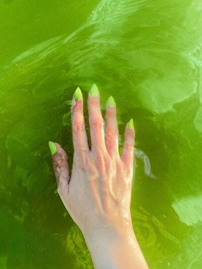 green nails