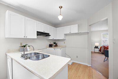 7 Kingsview eat in kitchen (3)