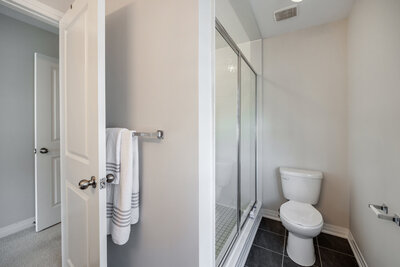 27 Cryderman ensuite (2)