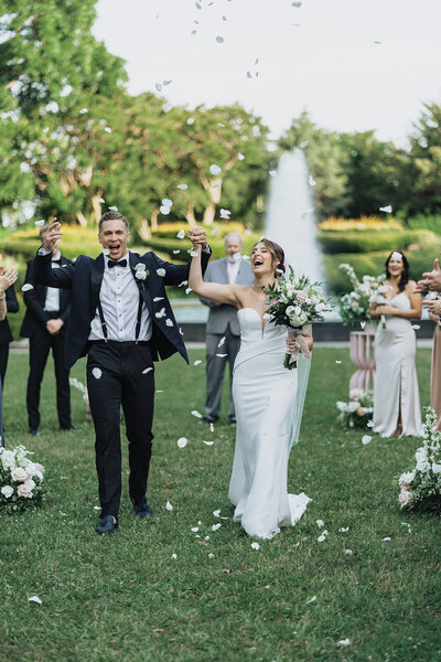 Black and white photo of a beautiful bride smiling