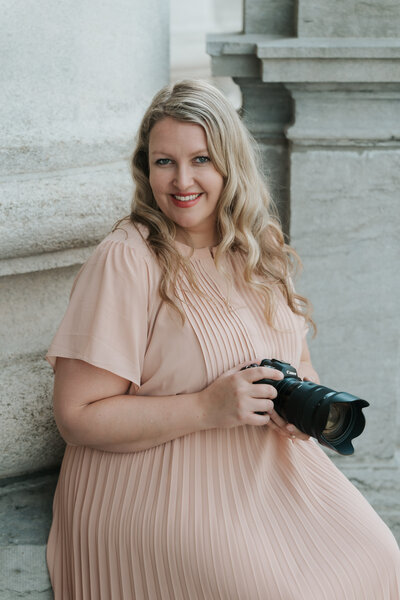 Fotograaf Lora poseert voor branding fotoshoot op Antwerpen-Zuid