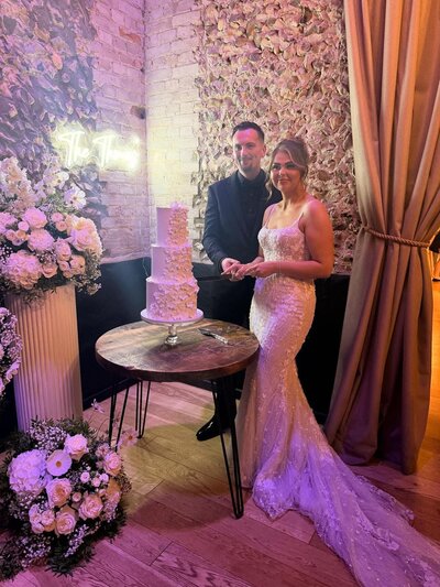 Luxury wedding cake design with modern elegance wedding and celebration cakes cambridgeshire suffolk