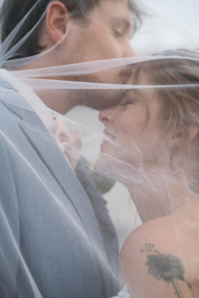 newlywed couple portraits under the veil while at adams estate