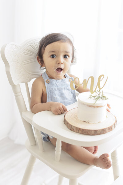 baby eating cake first birthday photo
