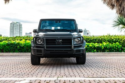mercedes-g550-matte-manufaktur-night-black-magno-for-rent-in-miami-front-view-021