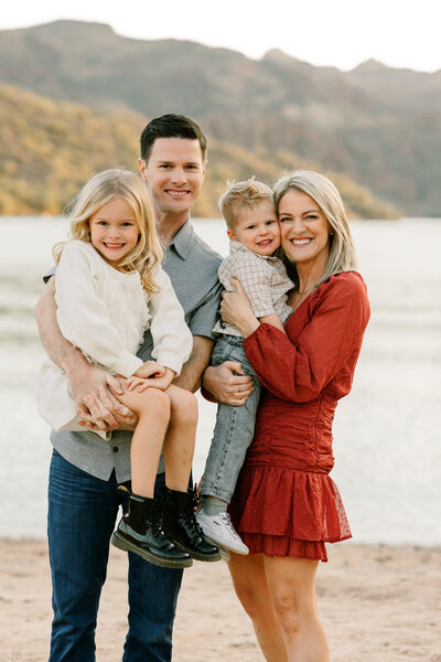 Jaclyn Castellanos Photographer offers family sessions in the East Valley