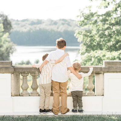 Photo by Rebecca Rice Photography of Central Indiana Family photographer Brittney Lear's family of five at Newfields