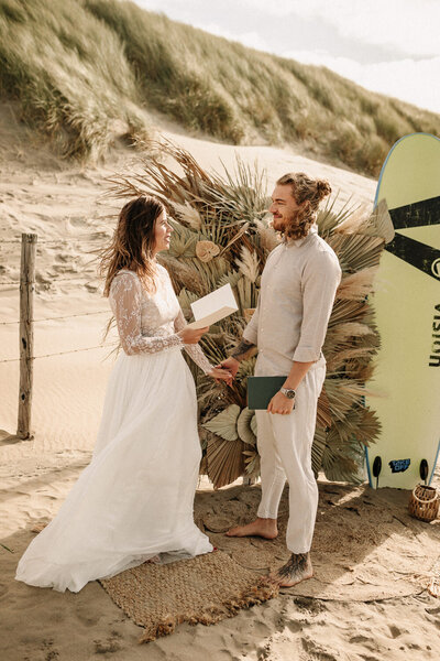 Elopement am Strand von Nordwijk in Holland