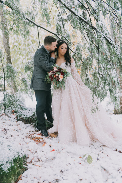 Maine wedding photographer Kim Chapman photographed this gorgeous winter wedding at Hardy Farm in Fryeburg, Maine