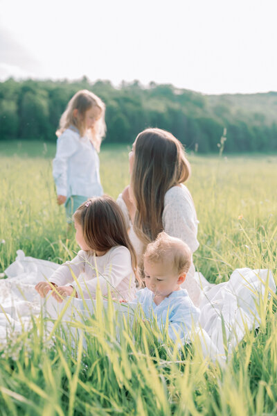 Brooke Lacombe is an Ottawa, Ontario based family photographer, specializing in motherhood, maternity, newborn and family fine art photography.