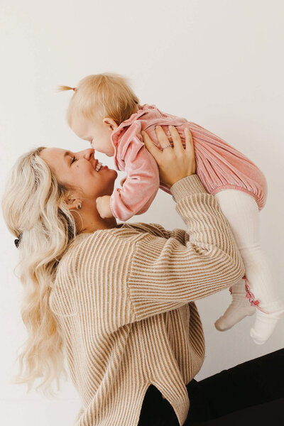 Kasey Fanton family photographer based in Evansville Indiana