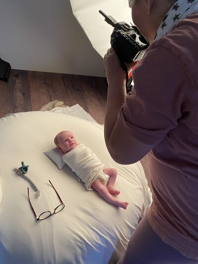 behind the scenes newborn photoshoot 001