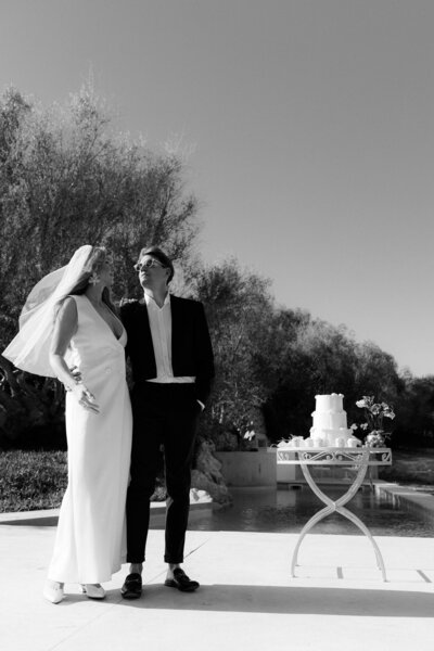 Brautpaar auf Mallorca in natürlicher Eleganz, Hochzeitsfotografin Sarah Biebl