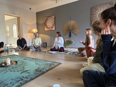 Grupas darbs, grupa kā atbalsts, piedzīvot atbalstošu klātbūtni grupā. 