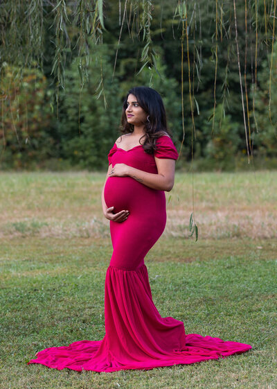 MATERNITY PHOTOGRAPHER FOR OUTDOOR PORTRAITS