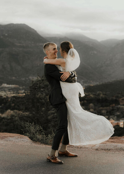2andres-molina-yL3yjkujyE0-unsplash