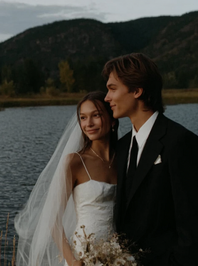 u8487914977_a_cinematic_shot_of_a_wedding_scene_with_the_brid_b79a8adb-99ac-4a71-a34e-e910d4618dea_0