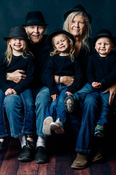 Grandparents poses with kids in Prescott family photography session