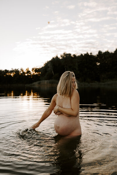 Zwangerschapsshoot in het water