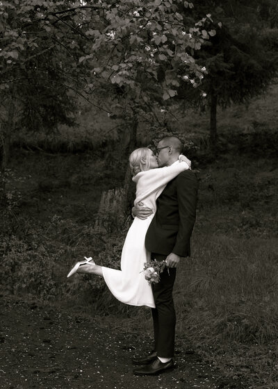 black and white photo at OAK estate wedding in summerland
