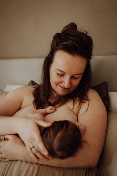 Zwangerschap fotoshoot bos Noord Holland Hoorn