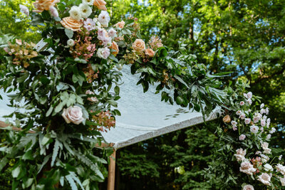 Catskills-Wedding-Planner-Foxfire-Mountain-House-Wedding-Canvas-Weddings-chuppah-flowers-2