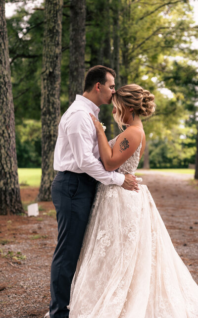 Tennessee based wedding photographer