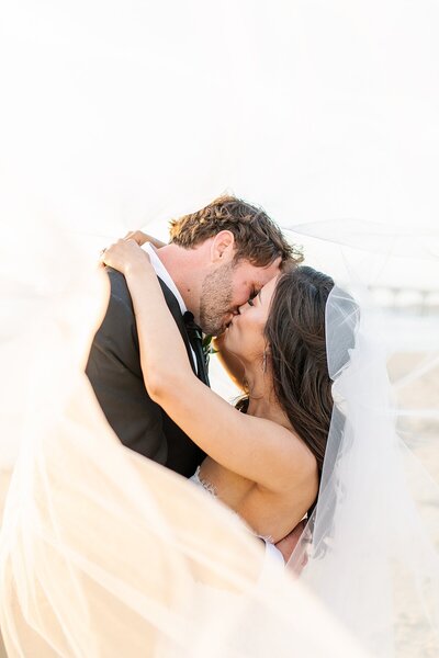 Bride and groom kissing at Scripps Forum Wedding Venue in La Jolla.