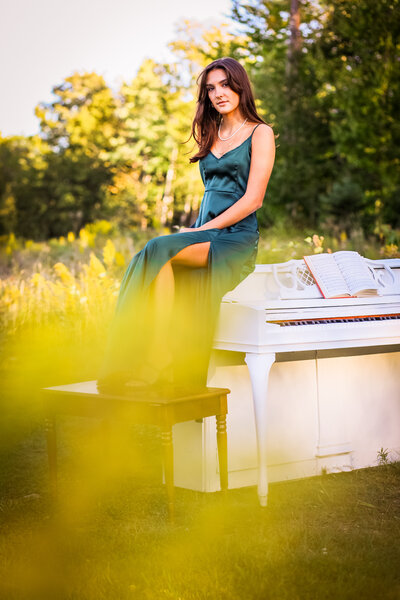 Graduating Senior sitting on piano | Senior Photo Session