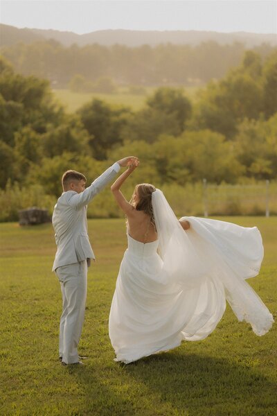 wedding photos taken at sassafras in arkansas