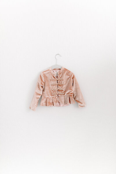 A natural, delicate and timeless pregnancy and baby photographer based in Concord, California.