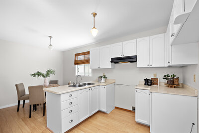 7 Kingsview eat in kitchen (1)