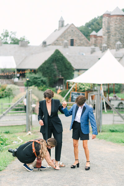 photographer rachel helps bride