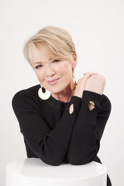 Laurie Poole facilitating emotionally safe couples therapy