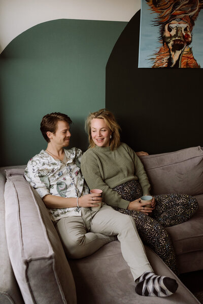 Homes to remember - lifestyle shoot - samen op de bank